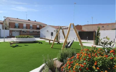 Abierta al público la plaza situada en el Paseo de la Estación, Antiguo cuartel Guardia Civil. Album de fotos