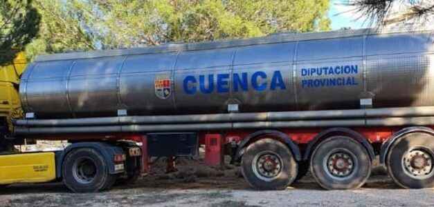 Una cisterna de agua potable de la Diputación de Cuenca ayuda al Señorío de Illescas con 20.000 litros.