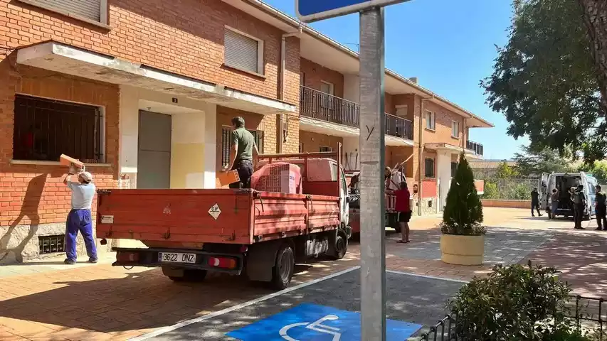 Trabajadores tapan los accesos en residencia ocupada
