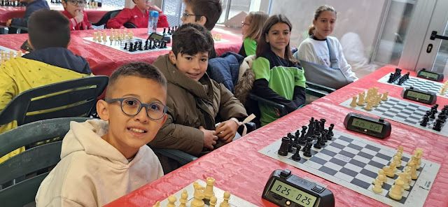 Equipo ajedrez en la escuela de Illescas
