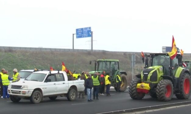 Tensión entre agricultores y Guardia Civil en la mañana de hoy en Illescas.