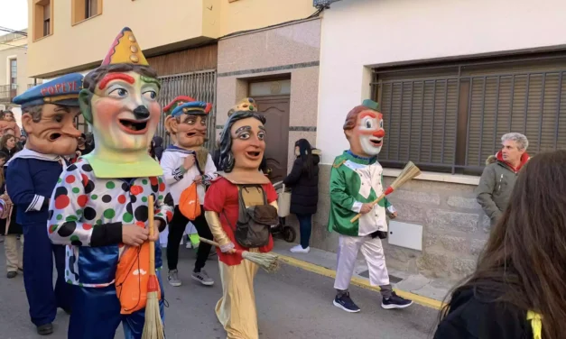 Desfile de Gigantes y Cabezudos en las Fiestas del Milagro Illescas 2024 (Álbum de Fotos)