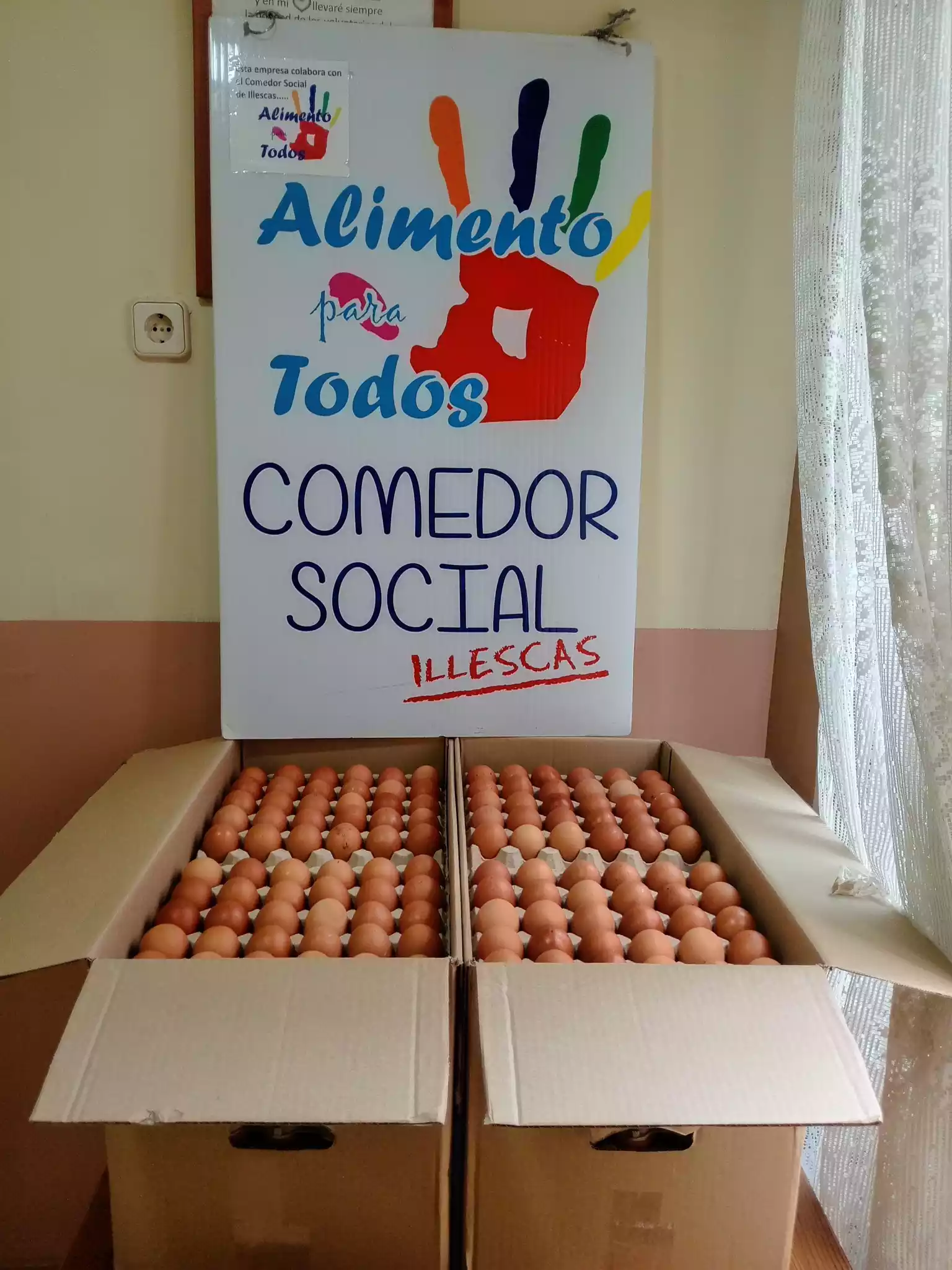Huevos Camar dona 48 docenas de huevos a la "Asociación Alimento para todos"