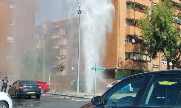 Revienta una tubería de agua en Toledo y deja un trabajador herido