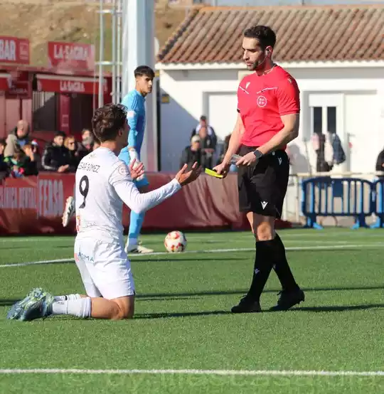 Cesar Gómez en un partido con el CD Illescas