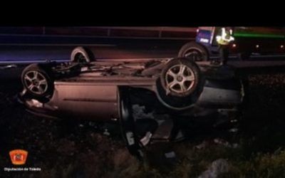 Un herido al volcar su vehículo, después de atropellar a un animal. A-42. Numancia de la Sagra