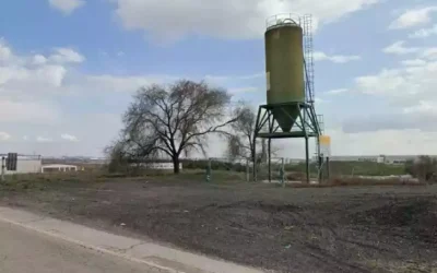 Un trabajador de carreteras, polifracturado tras romperse una trampilla.