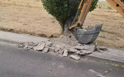 Ya era hora !!! Enhorabuena a los afectados. Una acera en proceso de arreglo