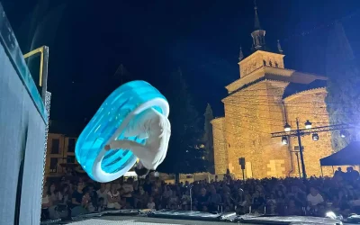 Las imágenes de las actuaciones de esta noche Martes 26 en dCalle 2025