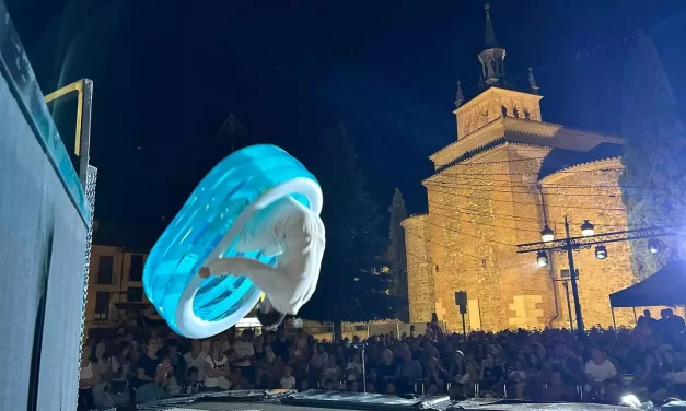 Las imágenes de las actuaciones de esta noche Martes 26 en dCalle 2025