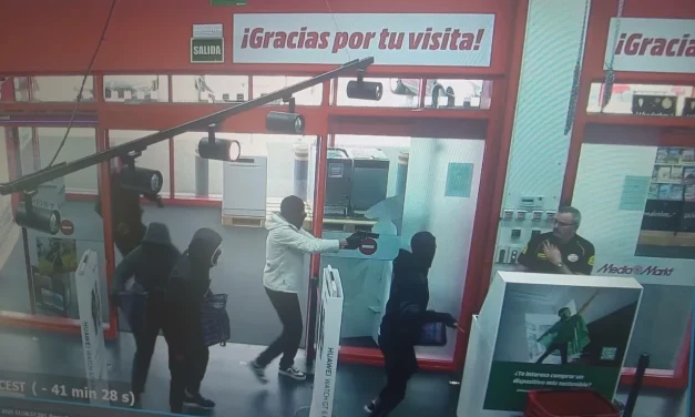 Atraco a mano armada en el Centro Comercial Abadía en la mañana de hoy