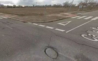 Un joven de 17 años herido al chocar su moto con un camión