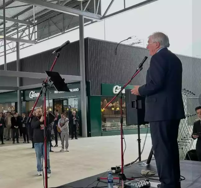 José Manuel Tofiño inaugura c. Comercial