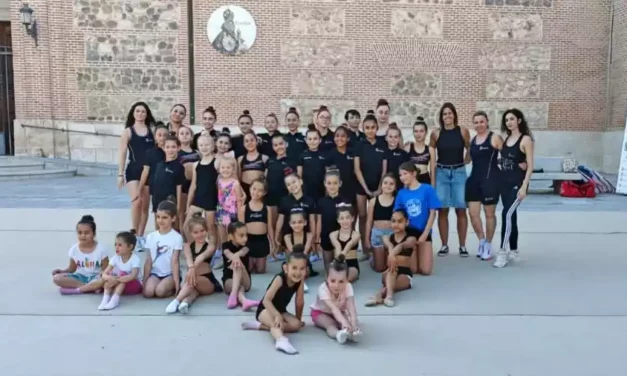 El club GEI Gimnasia Rítmica de Illescas efectúa exhibición en Illescas (álbum de fotos)