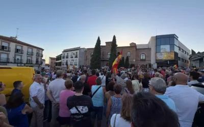 Centenares de Illescanos se concentran y muestran su apoyo a Ceuta