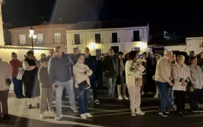 Ciudadanos de Illescas honran a las victimas del 28-O con un minuto de silencio