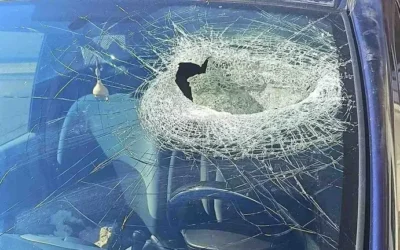 La Guardia Civil investiga a un menor por lanzar una gran piedra desde un puente de la AP-41 que impacto con un vehículo